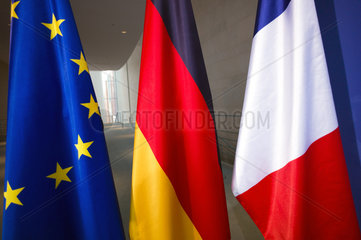 EU + deutsche + franzoesiche Flaggen
