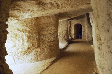 Spelologe in einer lombardischen Höhle Italien