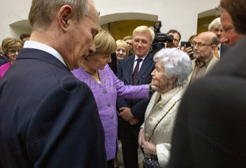 Putin + Merkel + Lewykin + Antonowa
