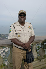 Portrait Polizst auf dem Corcovado