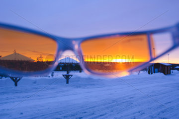 Sonnenbrille im schwedischen Winter