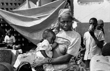 Fluechtlingsmutter mit kind