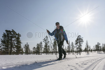 Back-Country-Tour mit Langlaufskier durch Schweden