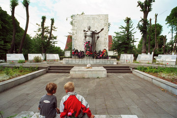 Kriegerdenkmal im Stadtzentrum von Jantarny (Palmnicken)  Russland