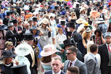 Royal Ascot  Fashion  audience at the racecourse