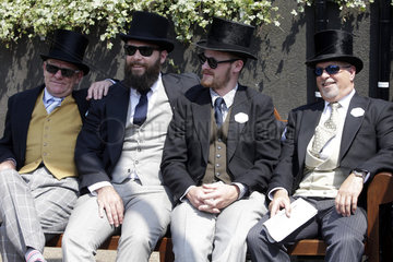 Royal Ascot  Men with top hats waiting for the races