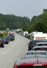 Leizen  Deutschland  Stau auf der A19 in Richtung Norden mit Bildung einer Rettungsgasse