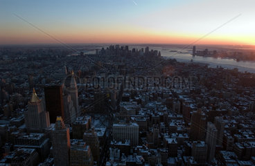 New Yorker Sonnenuntergang im Winter vom Empire State Building gesehen