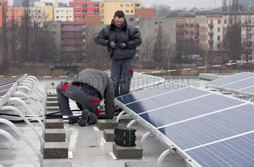 Solarmodule auf der Max-Schmeling-Halle