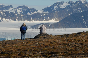 Touristen am Krossfjord (Norwegen)