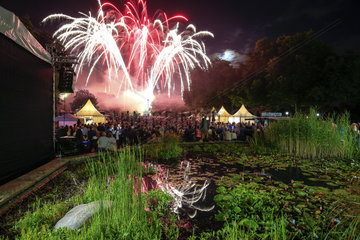 Essen  Ruhrgebiet  Feuerwerk beim Parkfest im Grugapark