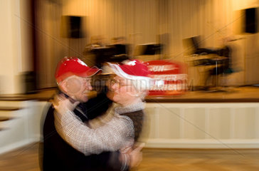 Tanzende Senioren in Bad Bertrich