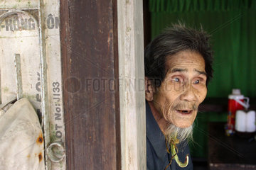 Vietnam  alter vietnamesischer Mann im Portrait