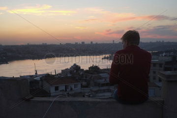 Istanbul  Tuerkei  Sonnenuntergang ueber der Stadt