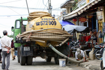 Vietnam  absaugen der Stadt-Kanalisation