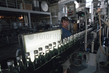 Wodkaproduktion in der Fabrik von Itar in Kaliningrad  Russland