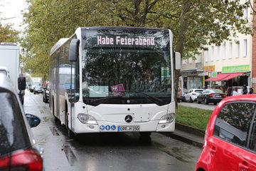 Berlin  Deutschland  Busfahrer hat Feierabend