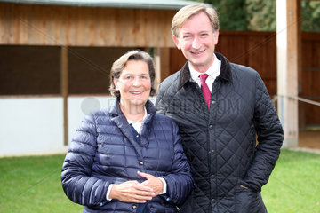 Hoppegarten  Deutschland  Unternehmer Ingeborg von Schubert und Gerhard Schoeningh im Portrait