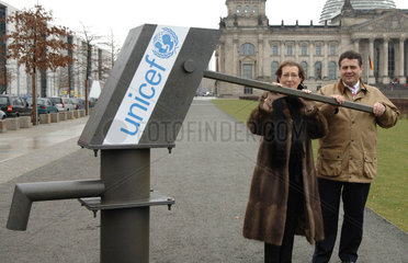 Deutschland. Berlin: Aktion zum Welt-Wasser-Tag