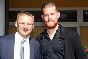 Iffezheim  Unternehmer Eckhard Sauren (links) und Timo Horn  Torwart des 1. FC Koeln  im Portrait