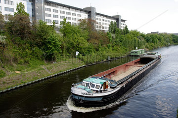 Berlin  Schiffsverkehr auf dem Landwehrkanal