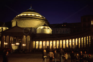 Neapel Platz Plebiscito bei Nacht