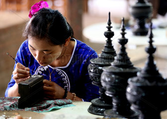 MYANMAR-BAGAN-TRADITIONAL HANDICRAFT-LACQUERWARE-WORKSHOP