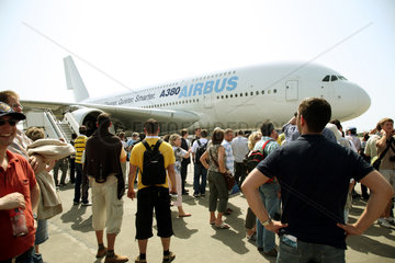 Schoenefeld  Deutschland  Airbus A380 aur der ILA 2008