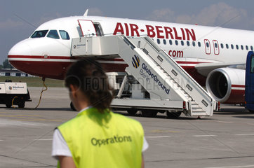 Maschine von Air-Berlin auf dem Flughafen Berlin-Tegel