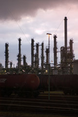 Erdoel-Raffinerie in Mannheim