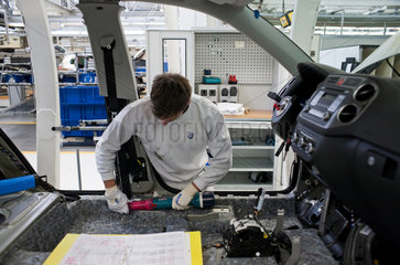 Wolfsburg  Deutschland  VW-Werk  Produktion des Golf 6  Innenausbau