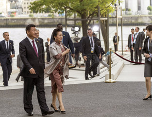 Xi Jinping + Peng Liyuan