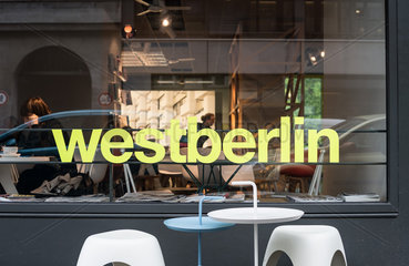 Berlin  Deutschland  das Schaufenster des Kaffee Westberlin