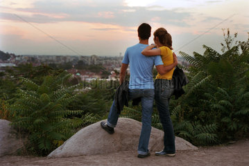 Junges Paar auf dem Nebet Tepe (Waechterhuegel)  Plovdiv  Bulgarien
