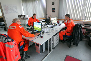 Niebuell  Deutschland  Team der DRF-Station Niebuell wartet auf einen Einsatzbefehl