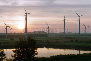 Windpark im Morgenlicht