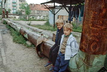 Jungen auf einem Hinterhof  Russland (Kaliningrad)