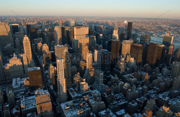 Blick vom Empire State Building auf das verschneite New York