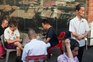 Singapur  Republik Singapur  Schachpartie in Chinatown