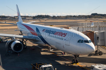 Tokio  Japan  Passagiermaschine der Malaysia Airlines am Flughafen Narita