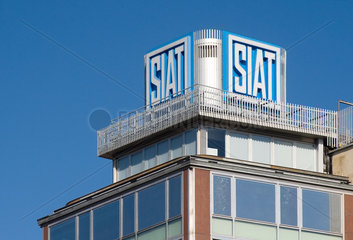 Genua  Italien  Schriftzug auf dem Dach der Firmenzentrale von SIAT Assicurazioni