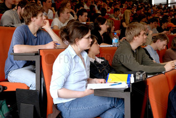 Braunschweig  Studenten im Hoersaal der TU Carolo-Wilhelmina