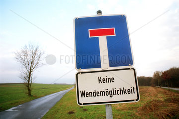 Vaerloh  Verkehrszeichen -Sackgasse- und -Keine Wendemoeglichkeit-
