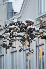 Flensburg  Deutschland  die haengenden Schuhe in der Norderstrasse