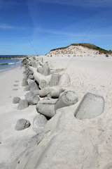 Hoernum  Deutschland  Tetrapoden am Strand von Hoernum auf Sylt aus