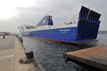 Kiel  Deutschland  eine RoPax-Faehre legt am Kieler Ostuferhafen an