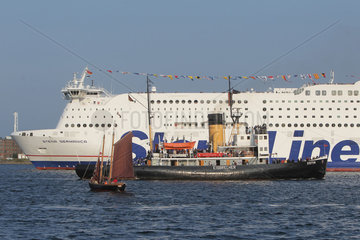 Kiel  Deutschland  die Stena Germanica  der Eisbrecher Stettin und das Rettungsboot Clara auf der Kieler Woche