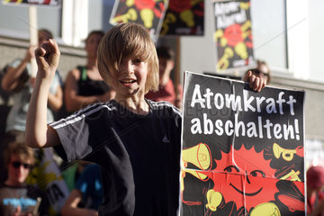 Berlin  Deutschland  ein JUnge auf einer Anti Atomkraft Demonstration