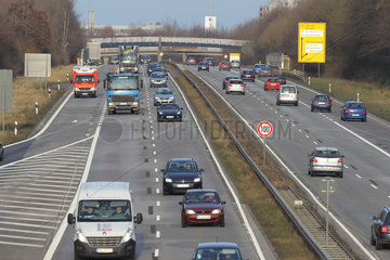 Kiel  Deutschland  Verkehr auf dem Olof-Palme-Damm