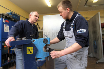 Rendsburg  Deutschland  an der Handwerkskammer Rendsburg werden Karosseriebaumechaniker ausgebildet